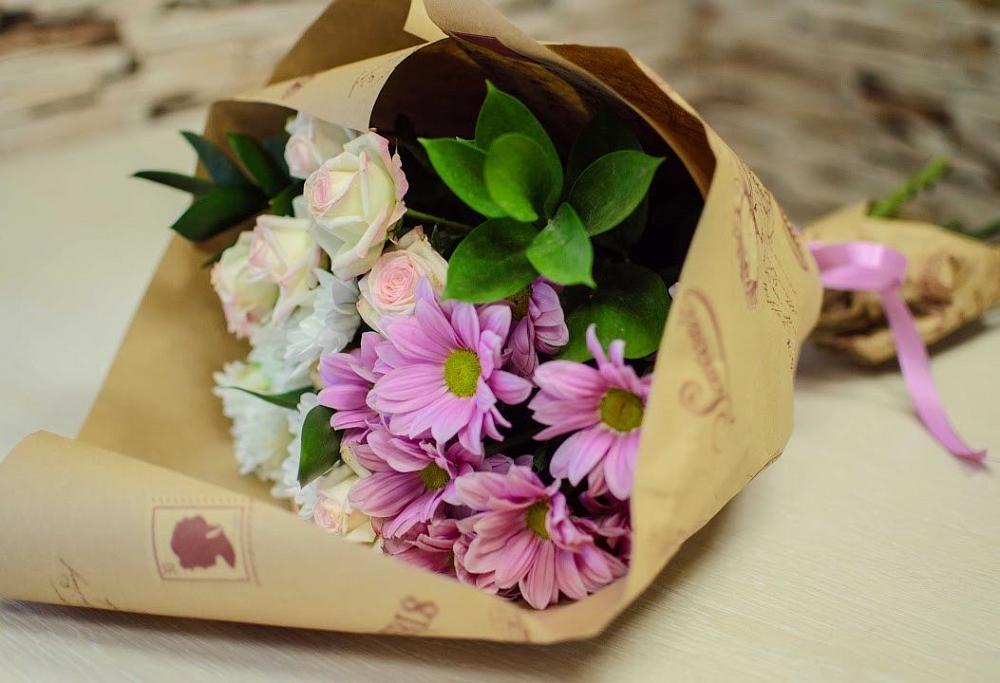 Букет цветов из: Розы и Хризантемы в Поселок дома отдыха Огарево