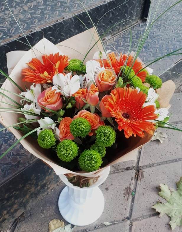 Букет цветов из: Герберы, Хризантемы, Альстромерии и Розы в Поселок дома отдыха Огарево