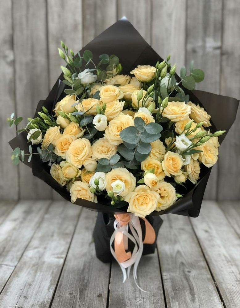 Букет цветов из: Розы и Лизиантусы в Поселок дома отдыха Огарево