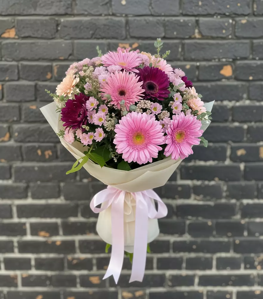 Букет цветов из: Герберы и Хризантемы в Поселок дома отдыха Огарево