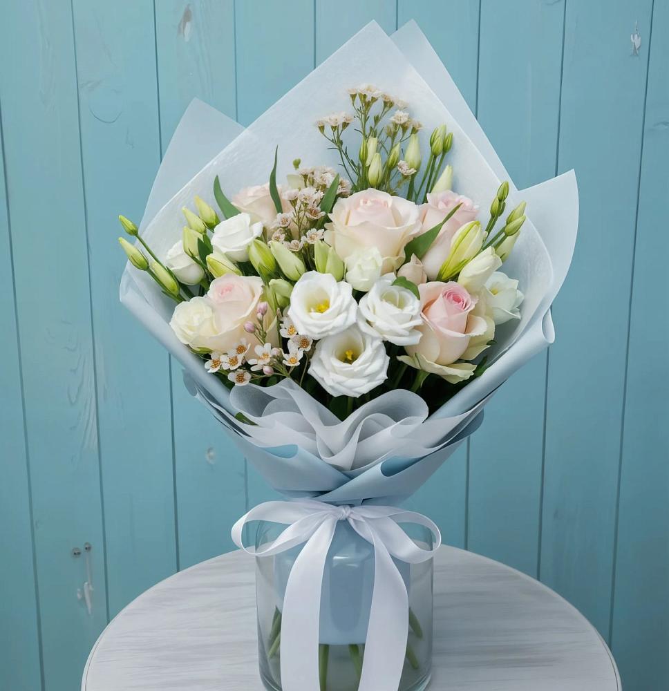 Букет цветов из: Розы и Лизиантусы в Поселок дома отдыха Огарево