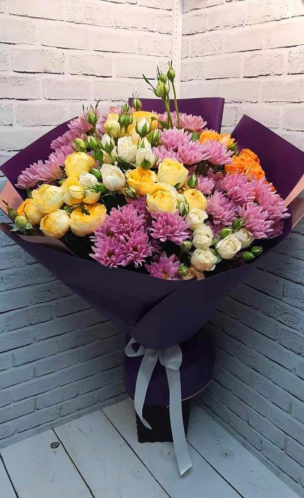 Букет цветов из: Хризантемы и Розы в Поселок дома отдыха Огарево