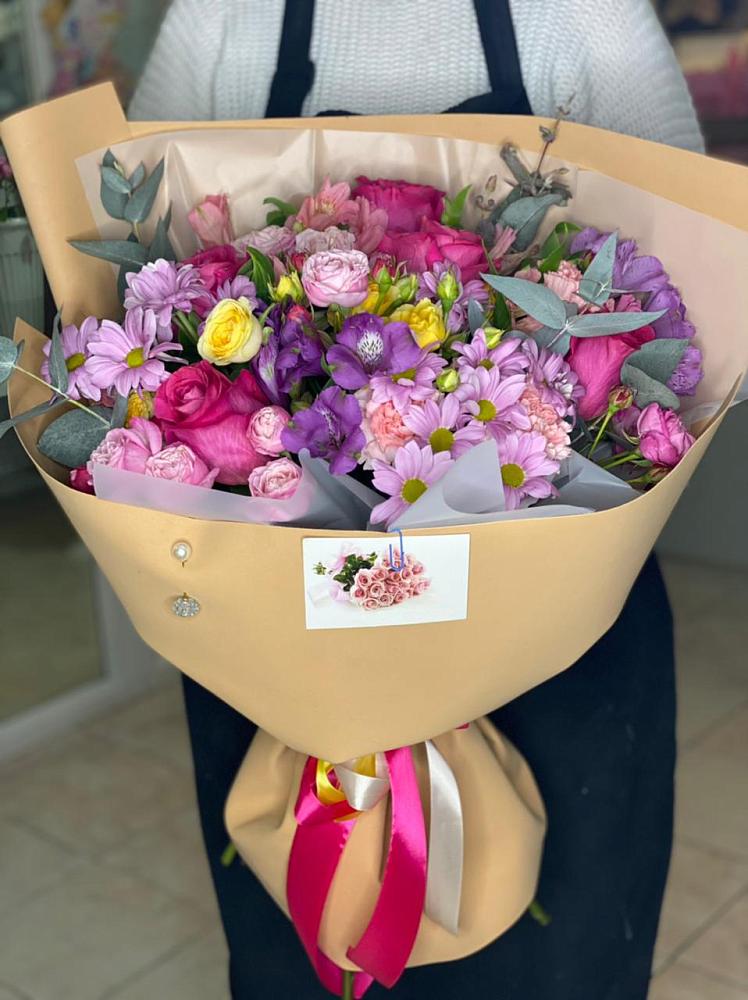 Букет цветов из: Хризантемы, Гвоздики и Альстромерии в Поселок дома отдыха Огарево