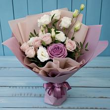 Букет цветов из:  Розы и Лизиантусы в Поселок дома отдыха Огарево