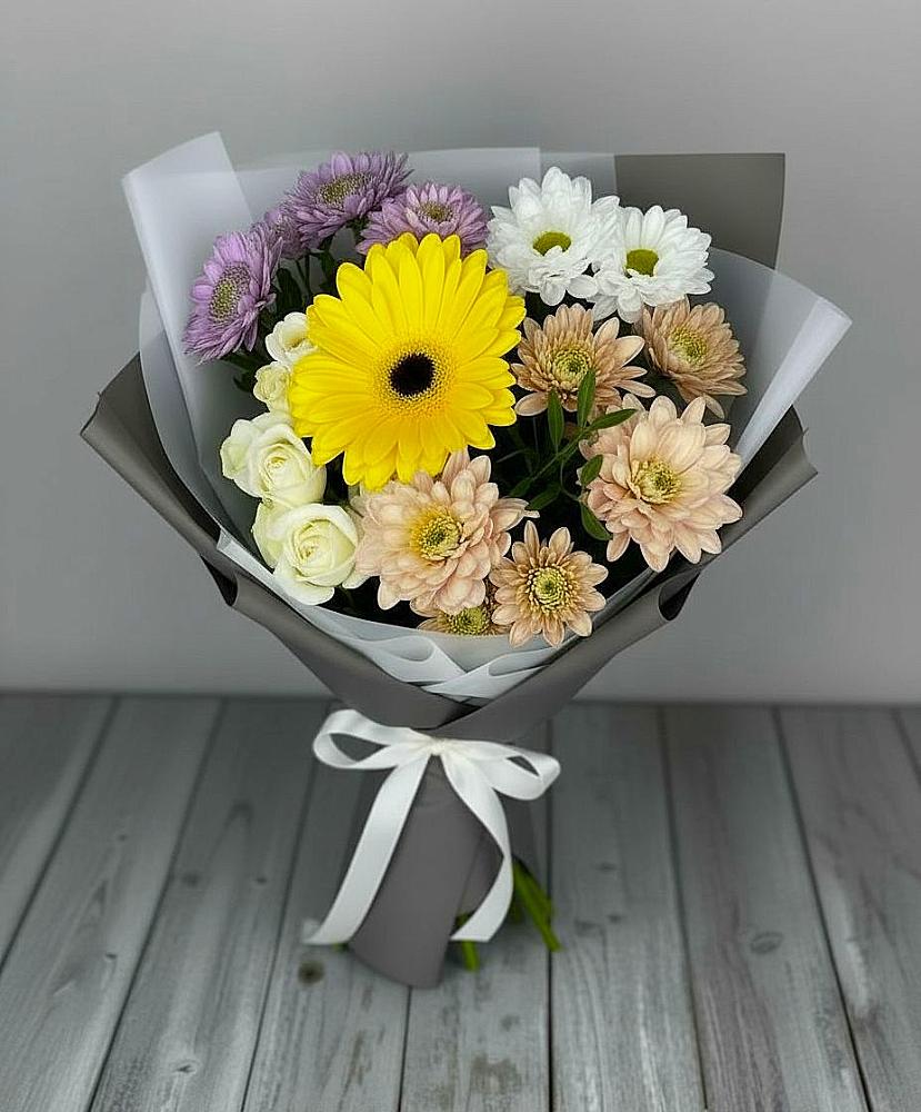 Букет цветов из: Розы, Герберы и Хризантемы в Поселок дома отдыха Огарево