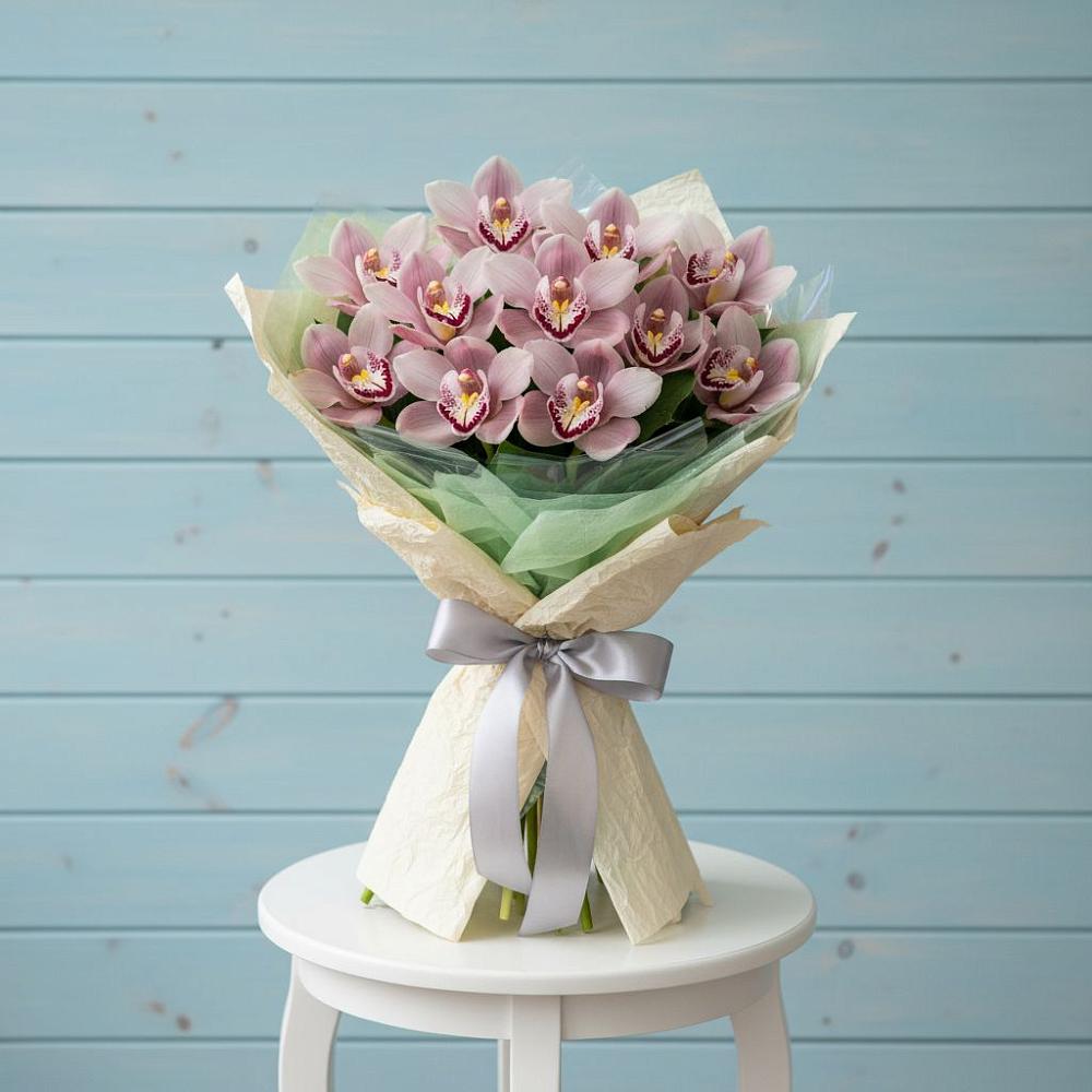 Букет цветов из: Орхидеи и Розы в Поселок дома отдыха Огарево