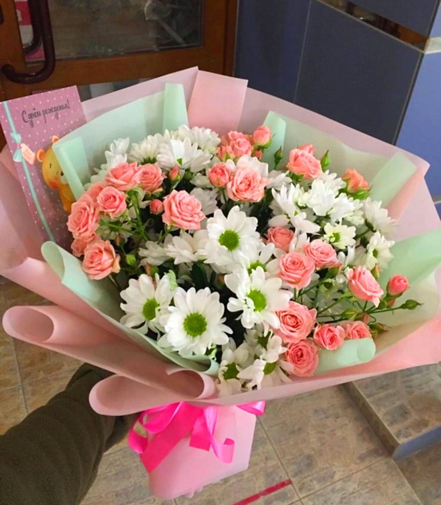 Букет цветов из: Розы и Хризантемы в Поселок дома отдыха Огарево