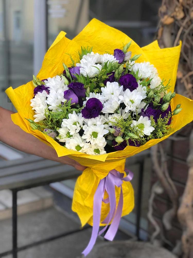 Букет цветов из: Ирисы, Хризантемы и Ромашки в Поселок дома отдыха Огарево