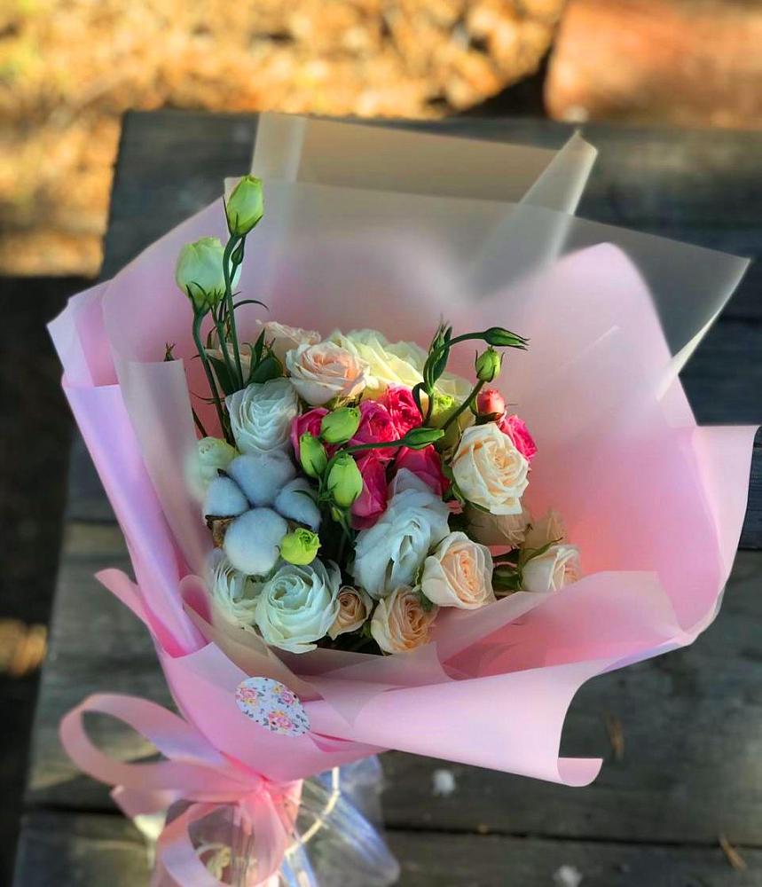 Букет цветов из: Розы и Лизиантусы в Поселок дома отдыха Огарево