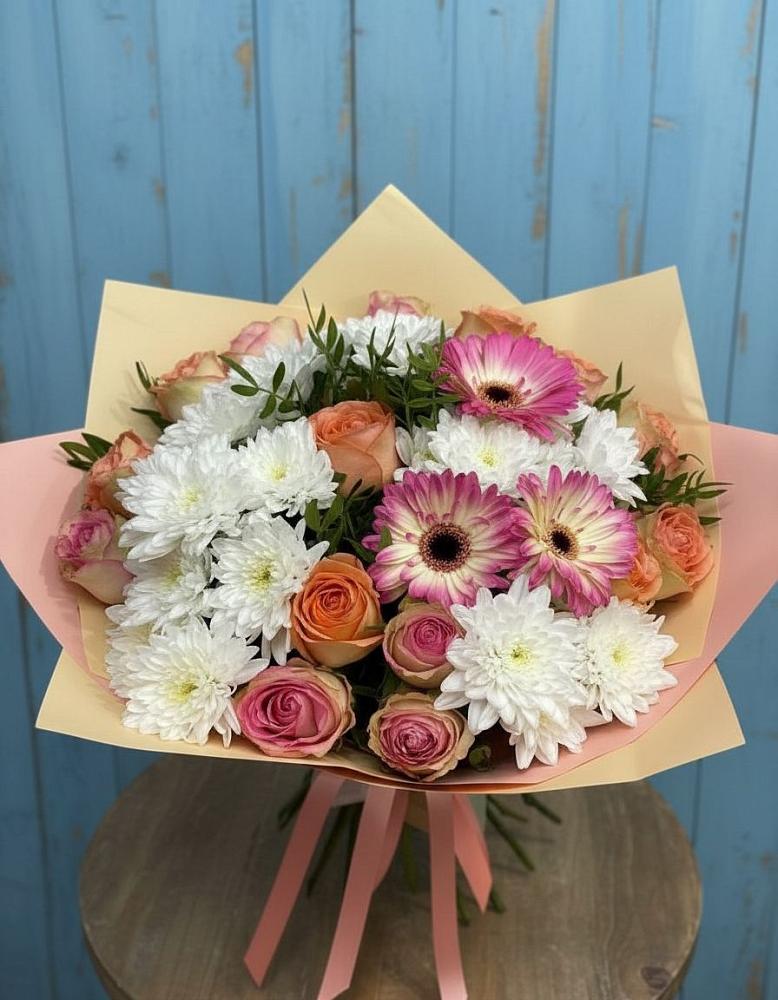 Букет цветов из: Розы, Герберы и Хризантемы в Поселок дома отдыха Огарево