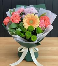 Букет цветов из:  Гвоздики, Розы, Герберы и Хризантемы в Поселок дома отдыха Огарево