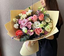 Букет цветов из:  Розы, Лизиантусы и Гвоздики #REPLACE_PRED# Поселок дома отдыха Огарево