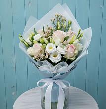 Букет цветов из:  Розы и Лизиантусы в Поселок дома отдыха Огарево