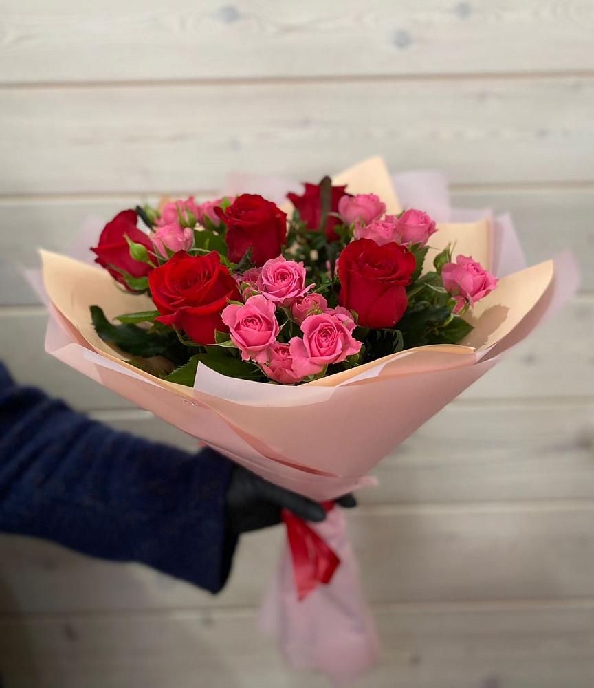 Букет цветов из: Розы в Поселок дома отдыха Огарево