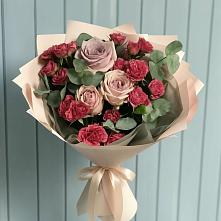 Букет цветов из:  Гвоздики и Розы в Поселок дома отдыха Огарево