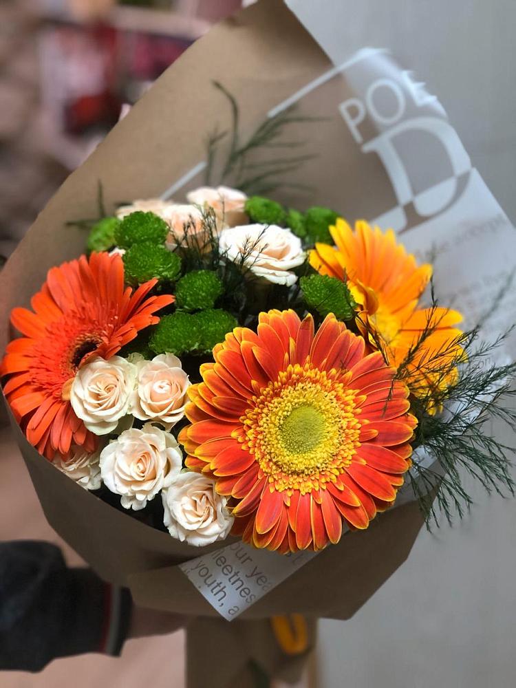 Букет цветов из: Герберы, Хризантемы и Розы в Поселок дома отдыха Огарево