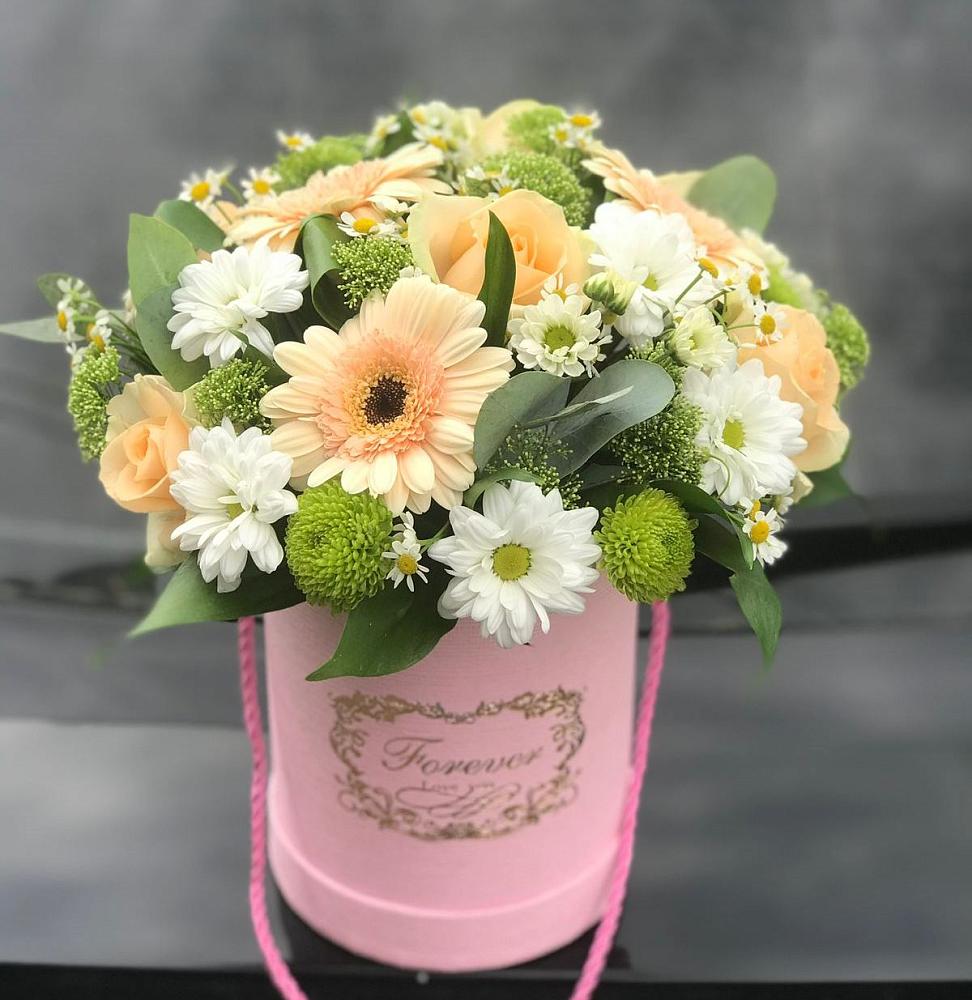 Цветочная композиция из Розы, Герберы и Хризантемы в шляпной коробке в Поселок дома отдыха Огарево