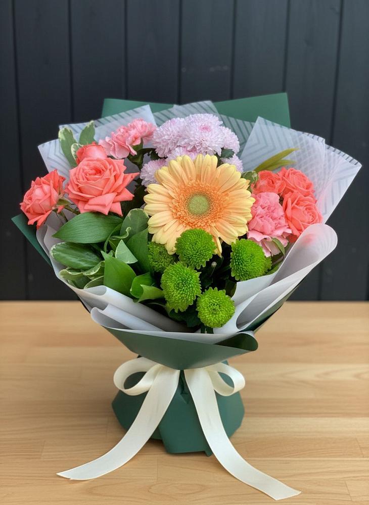 Букет цветов из: Гвоздики, Розы, Герберы и Хризантемы в Поселок дома отдыха Огарево