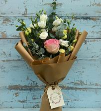 Букет цветов из:  Розы и Лизиантусы в Поселок дома отдыха Огарево