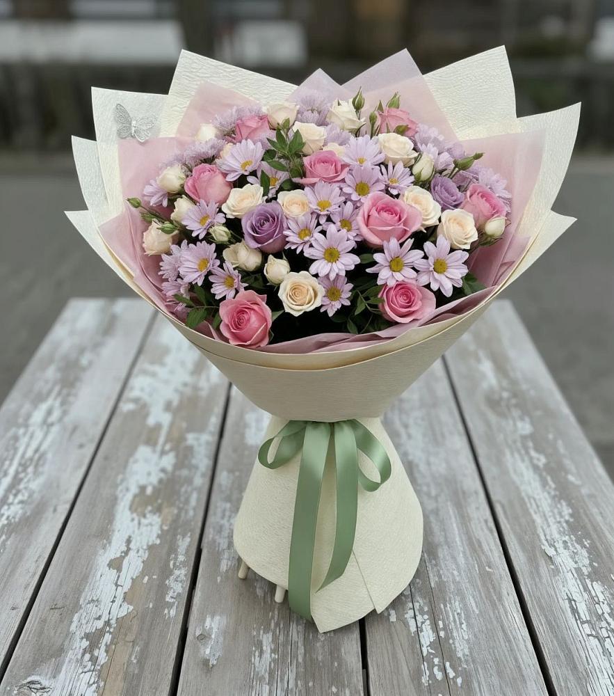 Букет цветов из: Розы и Хризантемы в Поселок дома отдыха Огарево