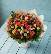 Букет Микс из разноцветных кустовых роз в Поселок дома отдыха Огарево