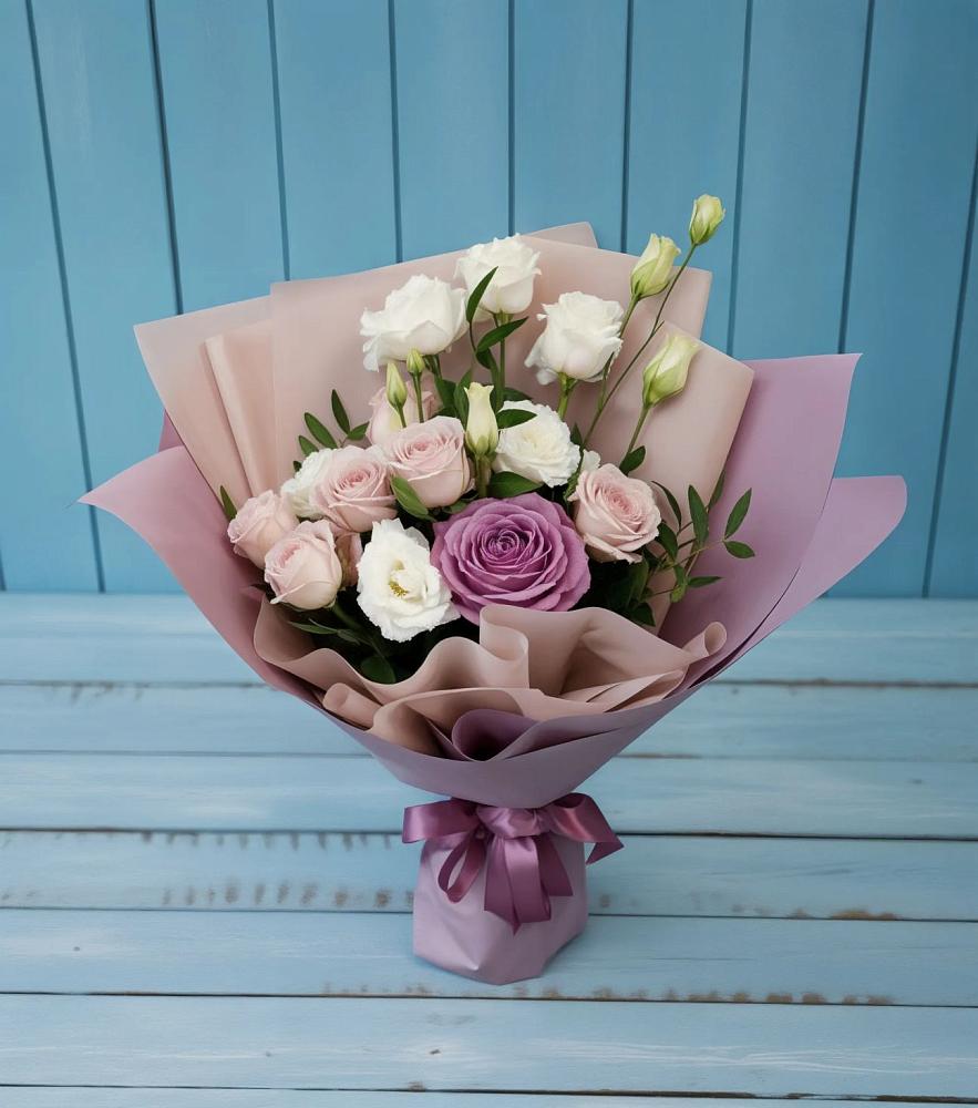 Букет цветов из: Розы и Лизиантусы в Поселок дома отдыха Огарево